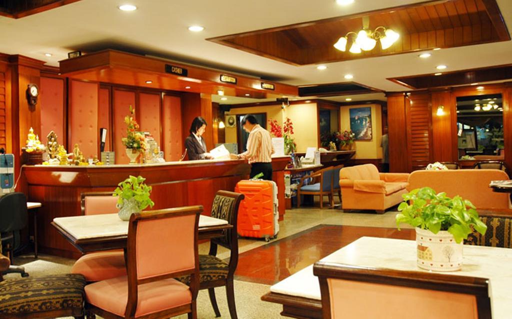 Silom Village Inn Bangkok Esterno foto