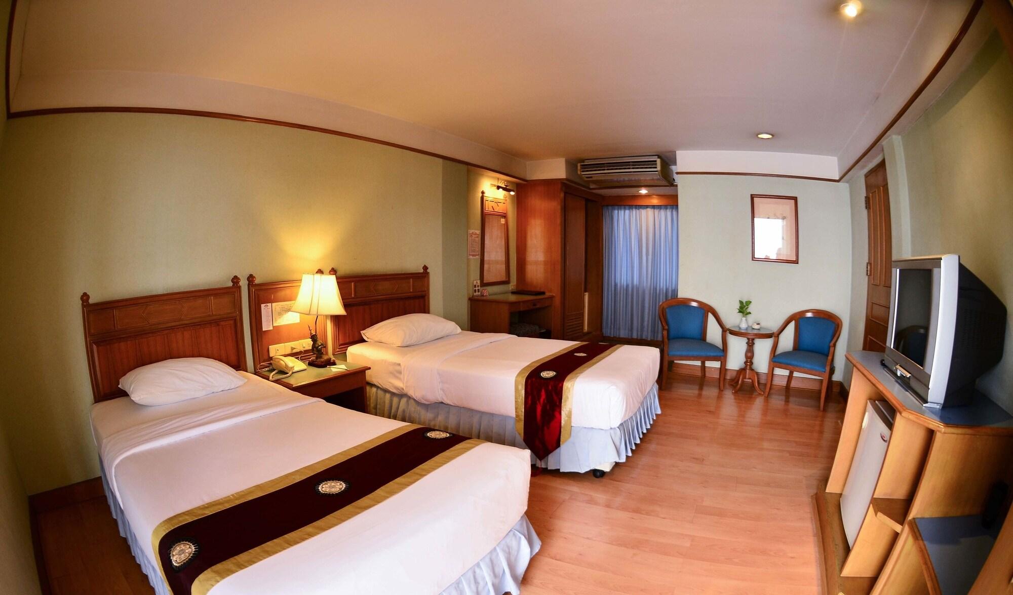 Silom Village Inn Bangkok Esterno foto