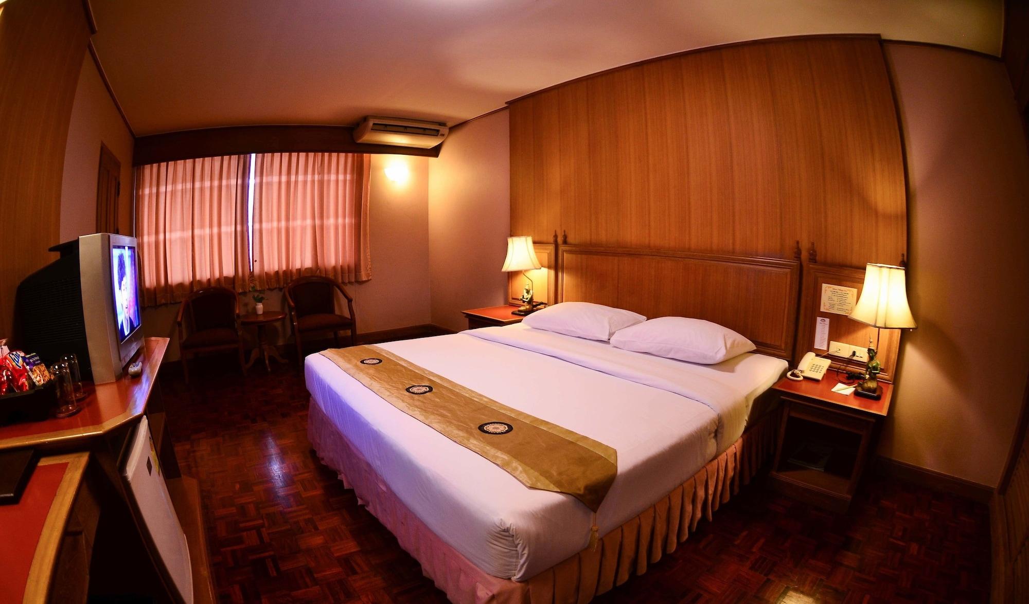 Silom Village Inn Bangkok Esterno foto