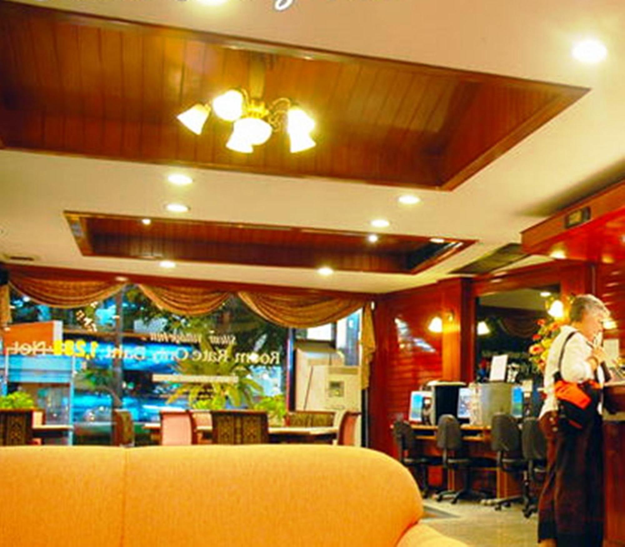 Silom Village Inn Bangkok Esterno foto