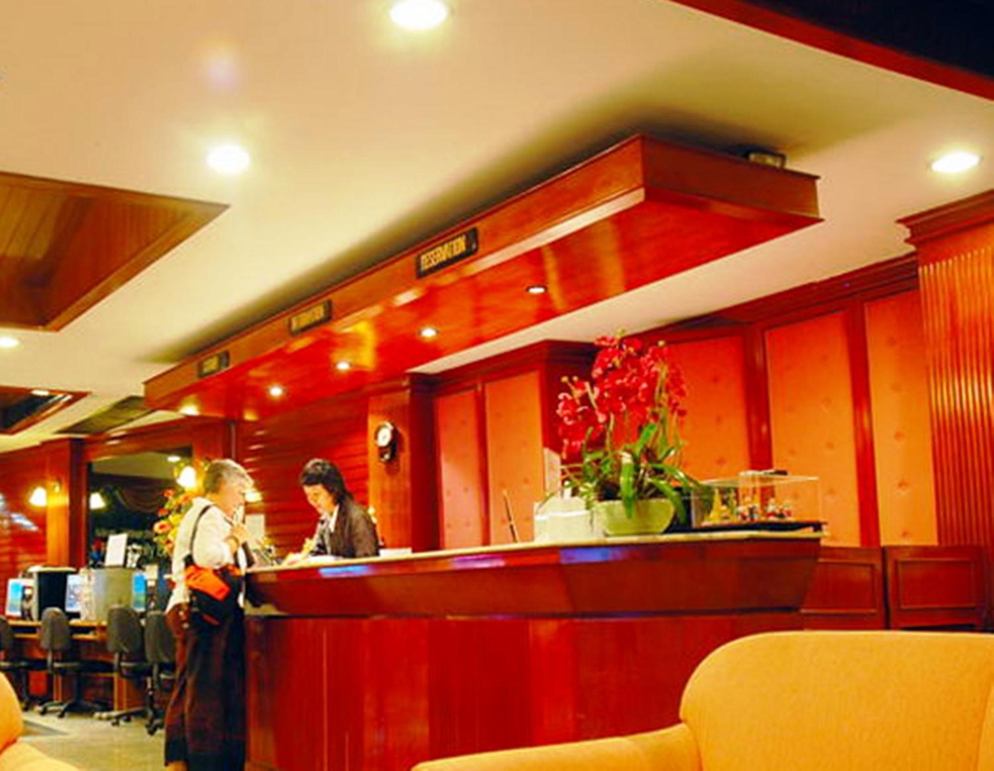 Silom Village Inn Bangkok Esterno foto