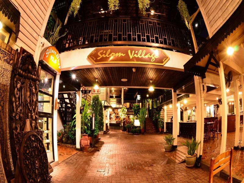 Silom Village Inn Bangkok Esterno foto