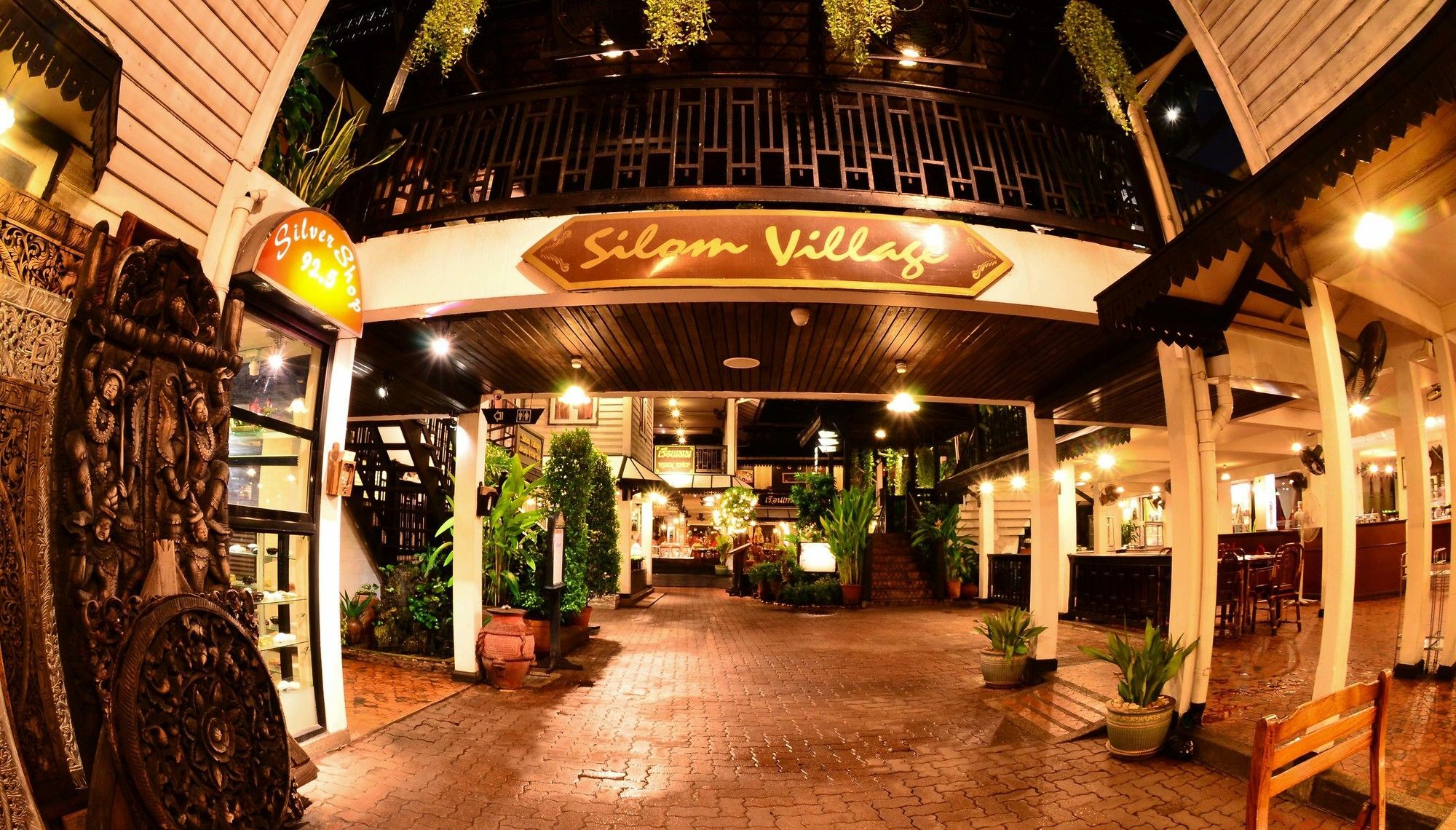 Silom Village Inn Bangkok Esterno foto