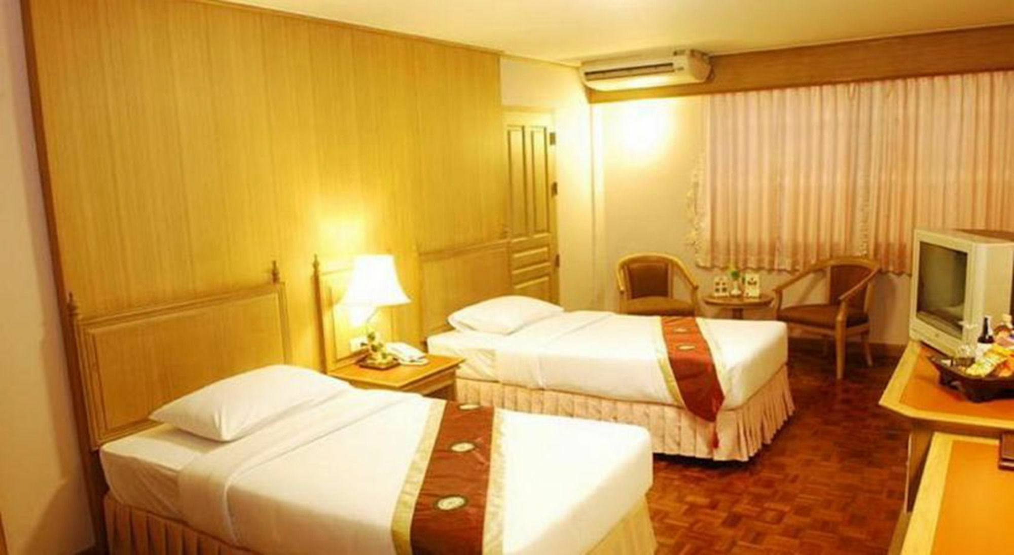 Silom Village Inn Bangkok Esterno foto