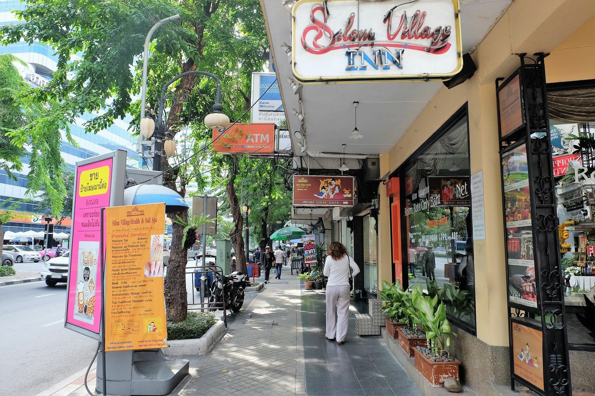 Silom Village Inn Bangkok Esterno foto