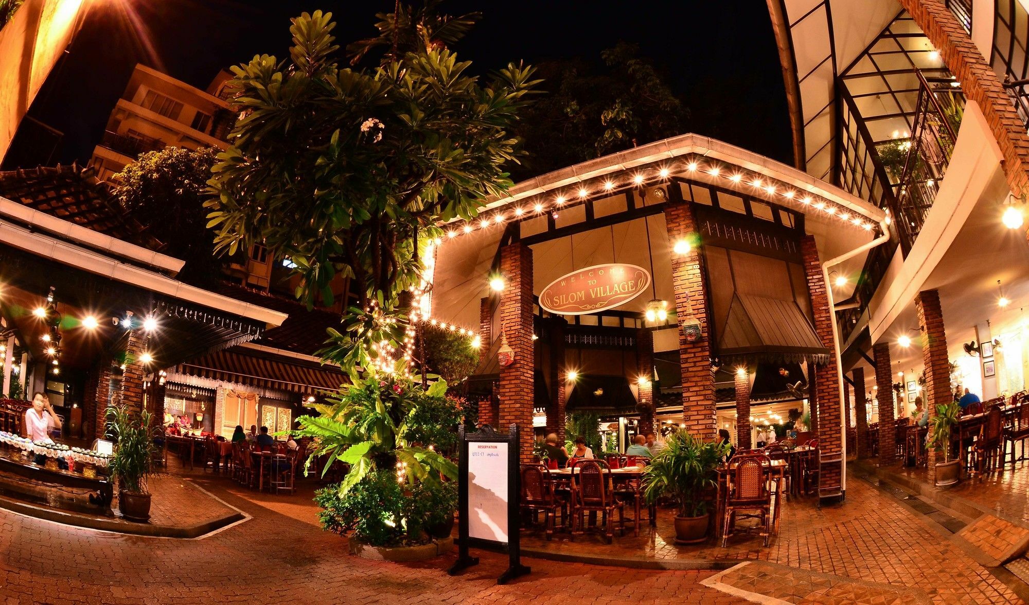 Silom Village Inn Bangkok Esterno foto