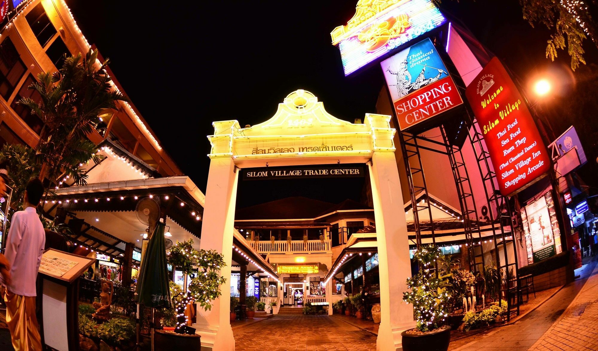 Silom Village Inn Bangkok Esterno foto