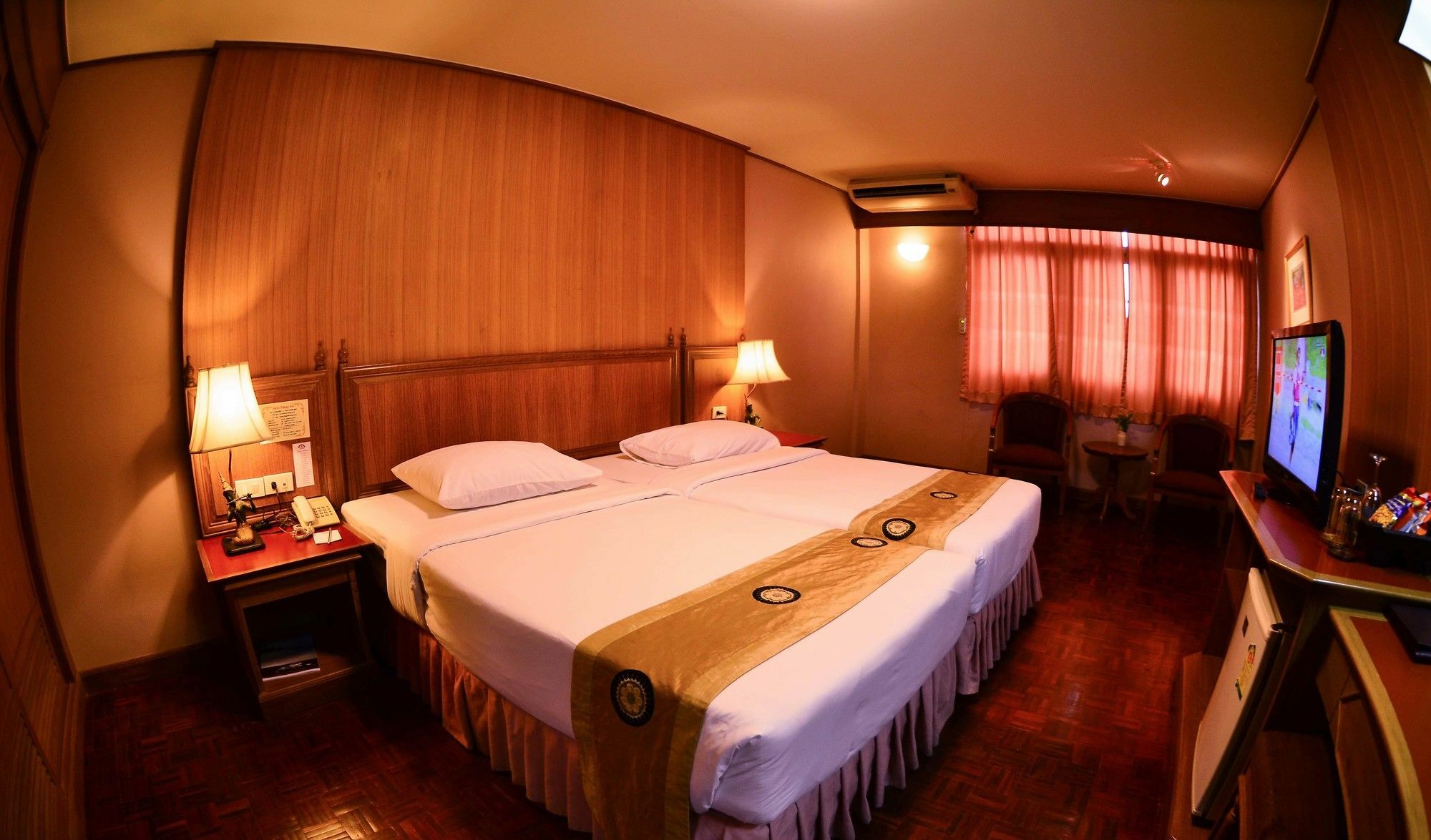 Silom Village Inn Bangkok Esterno foto